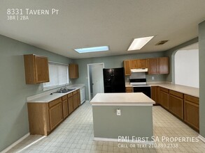 8331 Tavern Point in San Antonio, TX - Foto de edificio - Building Photo