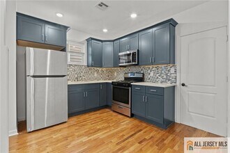 362 1/2-362 New St in Newark, NJ - Building Photo - Building Photo