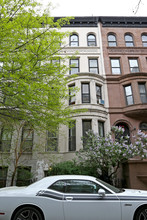 47 W 74th St in New York, NY - Building Photo - Building Photo