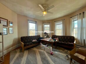 803 Parker St, Unit 3 in Boston, MA - Foto de edificio - Building Photo