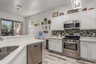 8434 N Sunny Rock Ridge Dr in Tucson, AZ - Foto de edificio - Building Photo