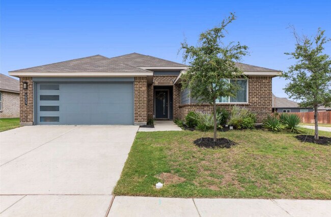 1533 Frst Pk Dr in Alvarado, TX - Building Photo - Building Photo