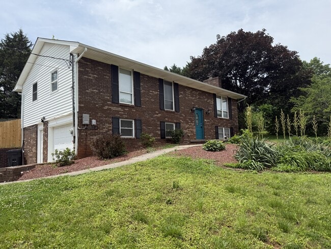 423 Kendall Rd in Knoxville, TN - Building Photo - Building Photo