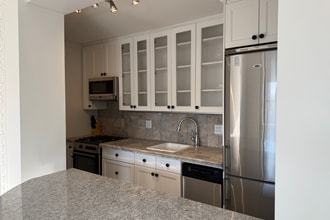 205 West End Ave in New York, NY - Building Photo - Building Photo