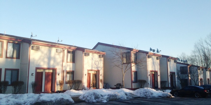 Brushy Hill Plaza Apartments in Branford, CT - Foto de edificio