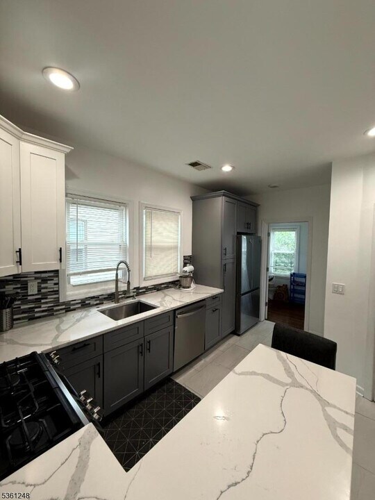 135 Bellevue St in Elizabeth, NJ - Building Photo