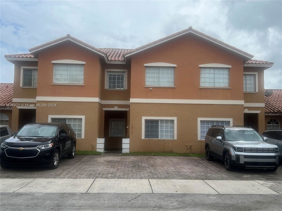 10914 SW 181st Terrace in Palmetto Bay, FL - Foto de edificio