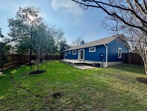 8803 Palace Pkwy in Austin, TX - Foto de edificio - Building Photo