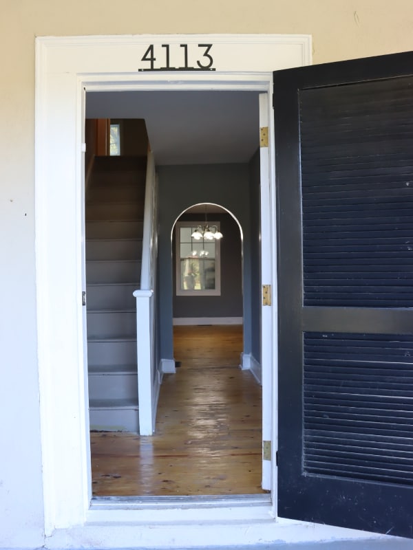 4113 W Sugar Creek Rd in Charlotte, NC - Foto de edificio - Building Photo