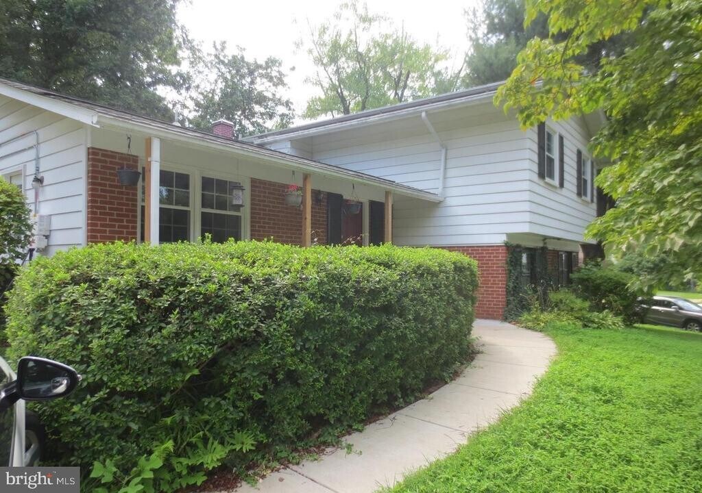 3214 Fair Woods Pkwy in Fairfax, VA - Building Photo