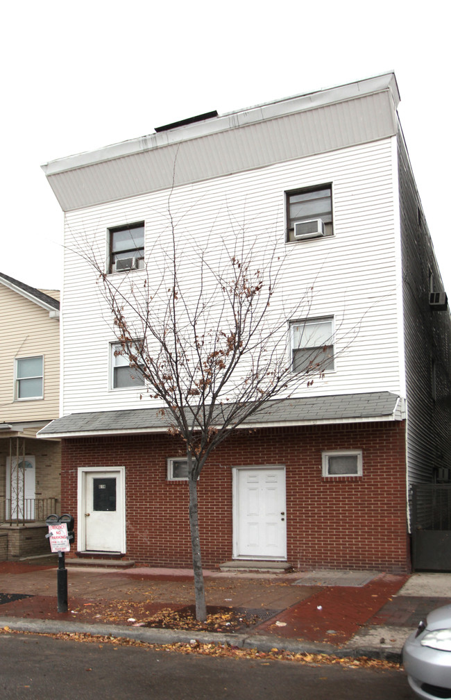 618 Elizabeth Ave in Elizabeth, NJ - Building Photo - Building Photo