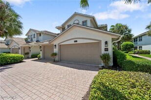 6815 Ascot Dr, Unit 102 in Naples, FL - Building Photo