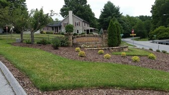 24180 Woodridge Cir in Bristol, VA - Building Photo