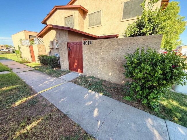 property at 4014 W Palomino Rd