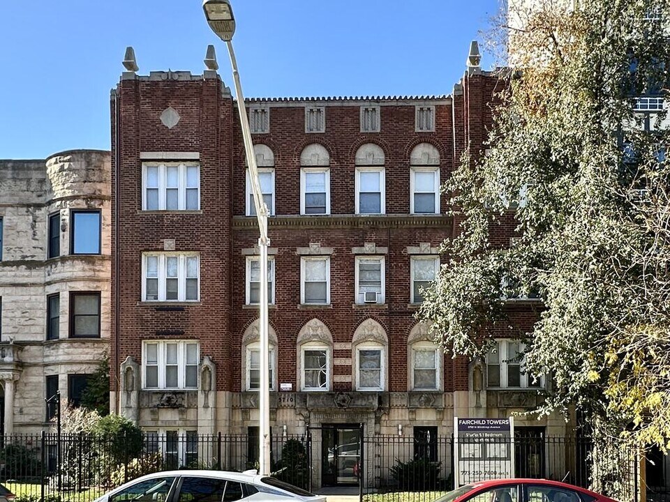 5710 N Winthrop Ave in Chicago, IL - Foto de edificio