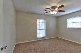 2011 Stebbins Dr in Houston, TX - Building Photo - Building Photo