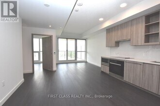 25-1725 McMahon Dr in Toronto, ON - Building Photo - Building Photo