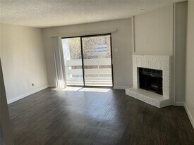 5840 Spring Valley Rd in Dallas, TX - Building Photo