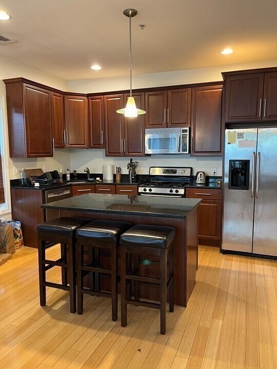 580 Putnam Ave in Cambridge, MA - Building Photo