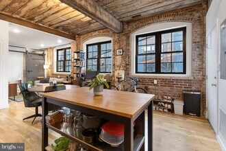 1737 N Howard St in Philadelphia, PA - Building Photo - Building Photo