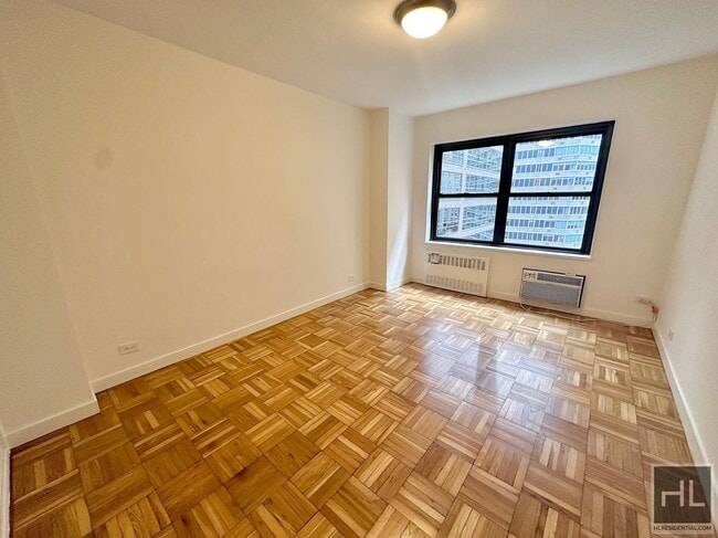 EAST 55 STREET in New York, NY - Building Photo - Building Photo