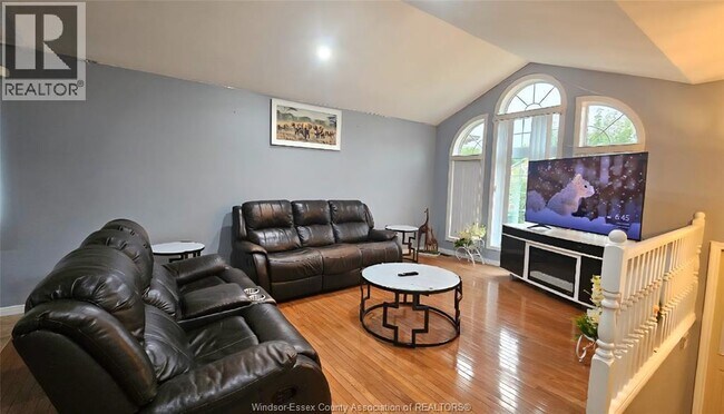 1062 Monarch Meadows Dr in Lakeshore, ON - Building Photo - Building Photo