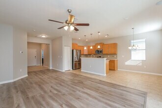 6222 Twin Bridges Dr in Zephyrhills, FL - Foto de edificio - Building Photo