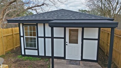 1307 Saddle Rock Dr in Houston, TX - Foto de edificio - Building Photo