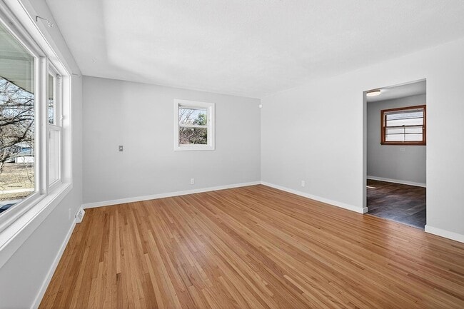 5844 Washburn Ave S in Minneapolis, MN - Foto de edificio - Building Photo