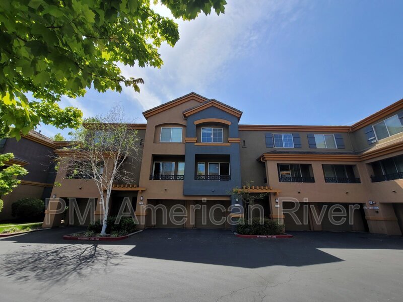 2001 Club Center Dr in Sacramento, CA - Building Photo