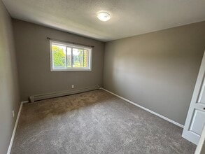 30-30 Westmount Rd W in Kitchener, ON - Building Photo - Building Photo
