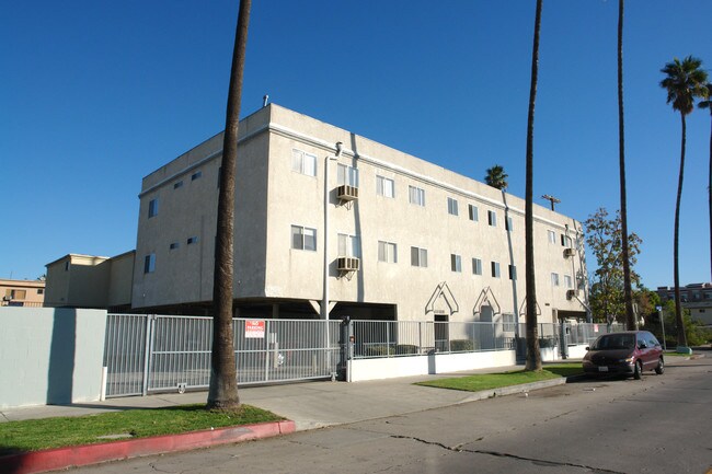 11025 Cumpston St in North Hollywood, CA - Building Photo - Building Photo