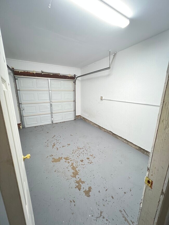 146 Geneva Ave in Hayward, CA - Foto de edificio - Building Photo