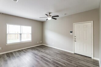 10110 Berrybriar Ln in Tomball, TX - Building Photo - Building Photo