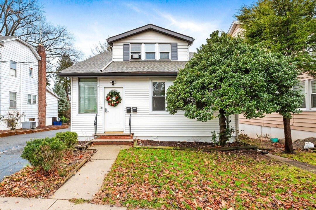 26 Van Ness Terrace in Maplewood, NJ - Building Photo