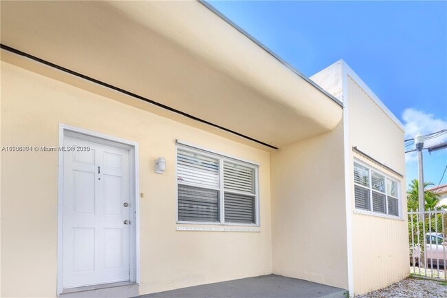 7975 Crespi Blvd in Miami Beach, FL - Building Photo - Building Photo