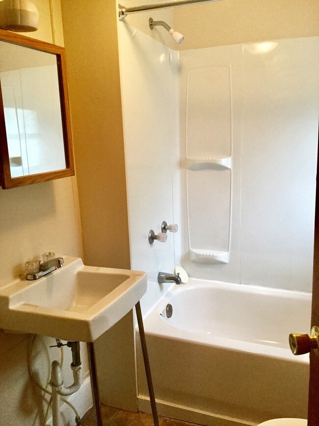 709 Ann St-Unit -A-3 in Mishawaka, IN - Building Photo - Building Photo