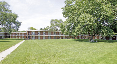 Granville Manor Apartments in Eastpointe, MI - Building Photo - Building Photo