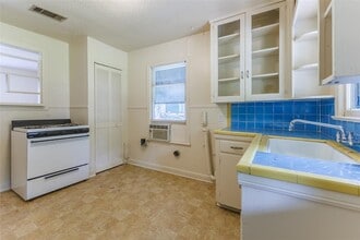 1902 Pasadena Dr in Austin, TX - Building Photo - Building Photo