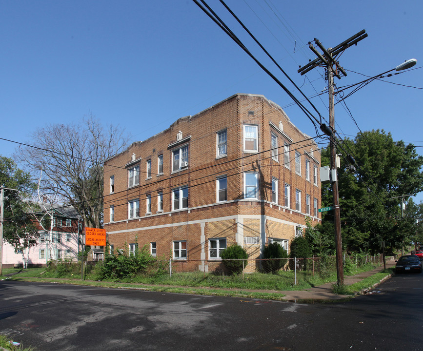 76 Sexton St in New Britain, CT - Foto de edificio