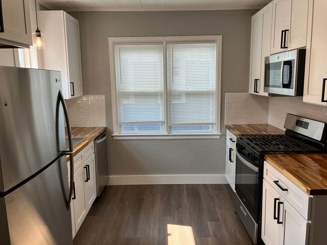 109 Unger Ave, Unit Upper