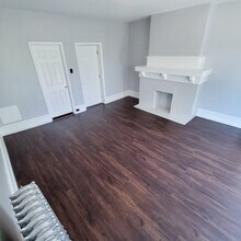 1242 S 51st St, Unit 2 in Philadelphia, PA - Foto de edificio - Building Photo