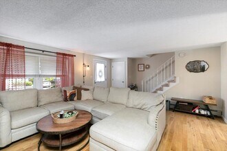 114 Fieldstone Dr in Londonderry, NH - Building Photo - Building Photo