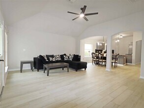 749 Grassy Knoll Trail in La Marque, TX - Building Photo - Building Photo