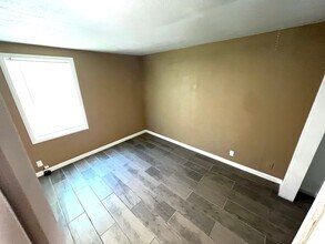 2036 S Roosevelt Rd 6 in Portales, NM - Foto de edificio - Building Photo