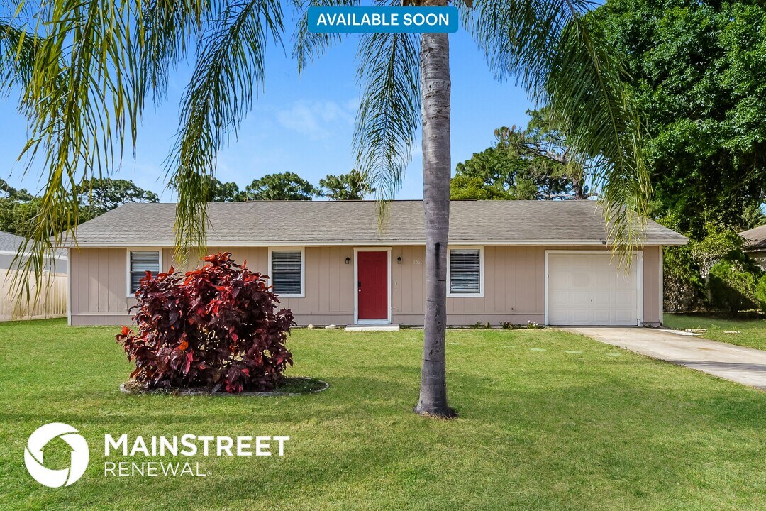 2097 Fallon Blvd NE in Palm Bay, FL - Building Photo