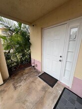 2098 NE 167th St in North Miami Beach, FL - Building Photo - Building Photo