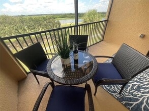 8105 Grand Estuary Trail, Unit 404 in Bradenton, FL - Foto de edificio - Building Photo