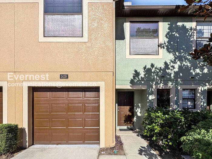 2429 Hibiscus Bay Ln in Brandon, FL - Building Photo