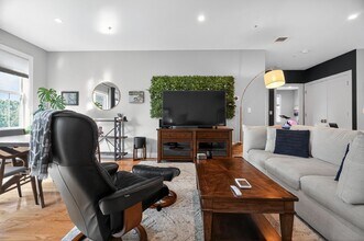 9 Independence Ave in Braintree, MA - Foto de edificio - Building Photo